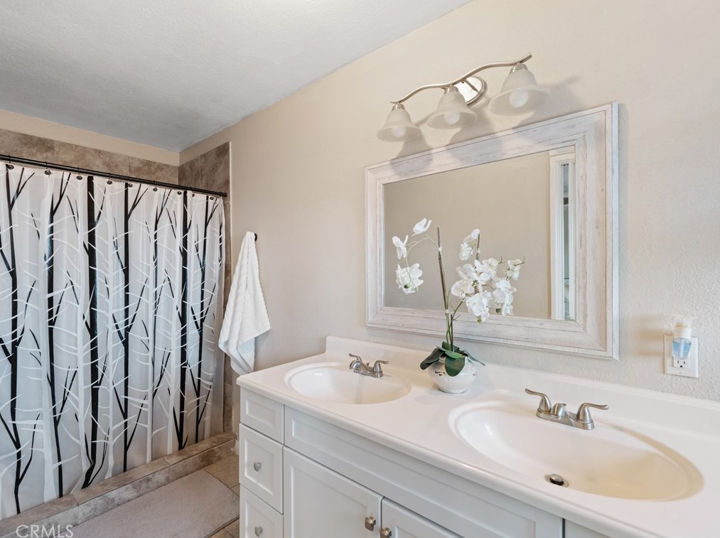 14777 Erie Rd, Apple Valley CA  92307-3515 exterior