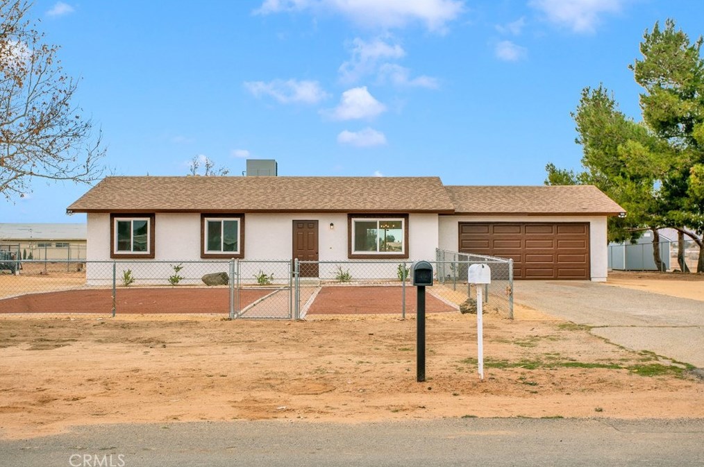 15078 Quinnault Rd, Apple Valley, CA 92307-3780