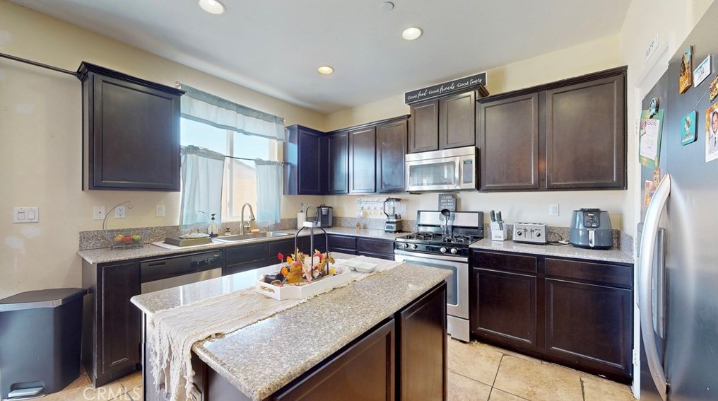 15031 Hemlock, Victorville, CA 92394