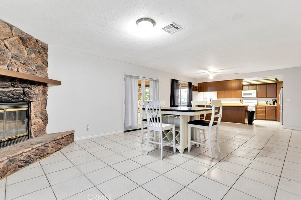 15225 Apache Rd, Apple Valley CA  92307-3301 exterior