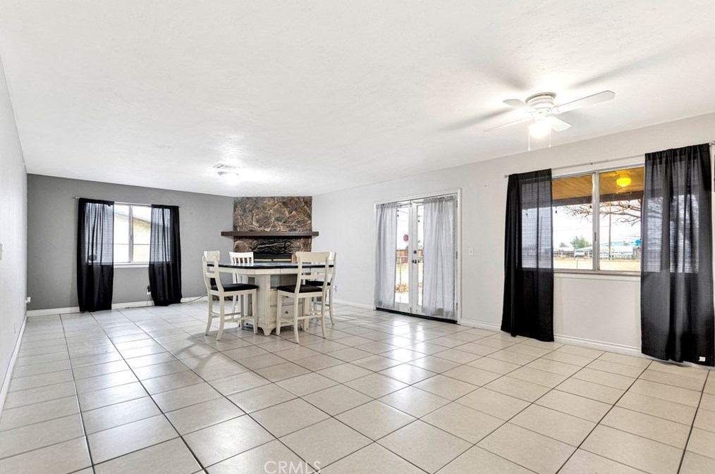 15225 Apache Rd, Apple Valley CA  92307-3301 exterior