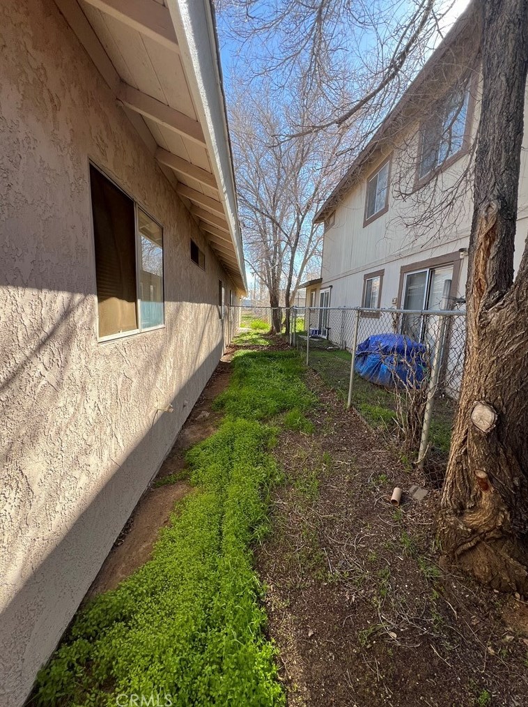 16221 Orange St, Hesperia CA  92345-9736 exterior