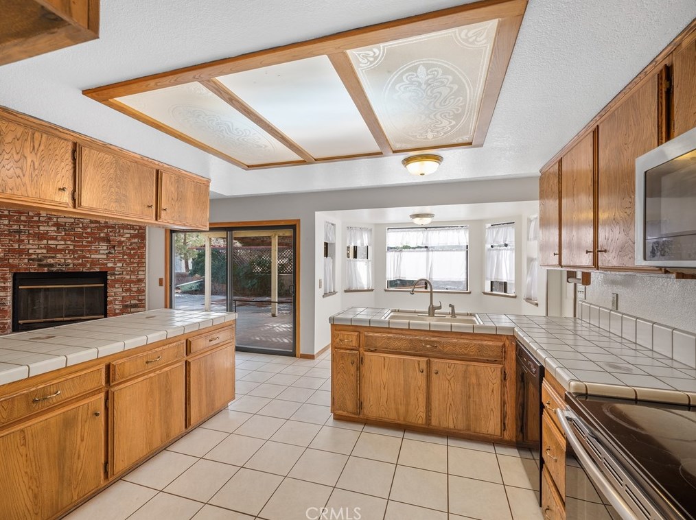 8989 Scrub Oak Dr, Pinon Hills, CA 92372-9121