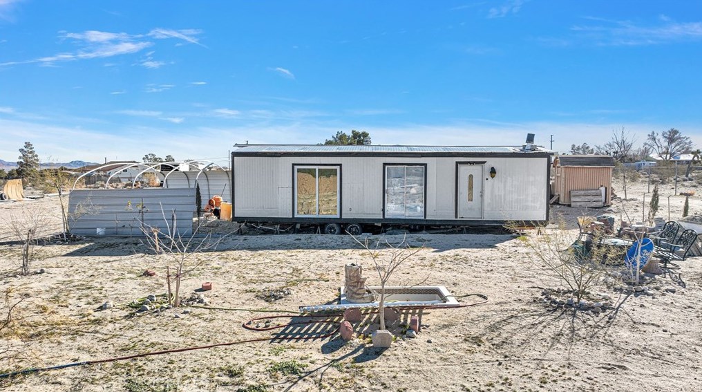 9179 Fairlane Rd, Lucerne Valley CA  92356-7832 exterior