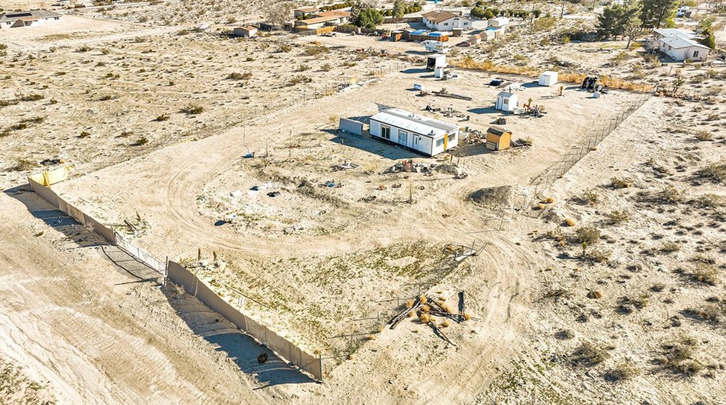 9179 Fairlane Rd, Lucerne Valley CA  92356-7832 exterior