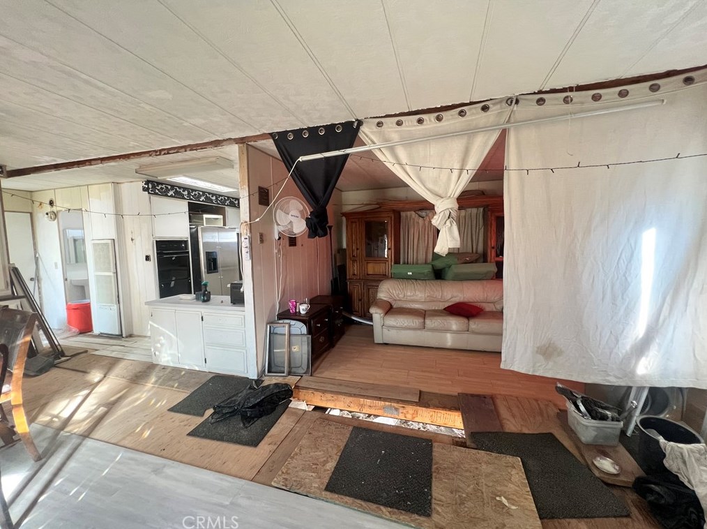 9179 Fairlane Rd, Lucerne Valley CA  92356-7832 exterior