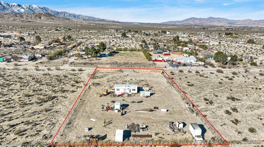 9179 Fairlane Rd, Lucerne Valley CA  92356-7832 exterior