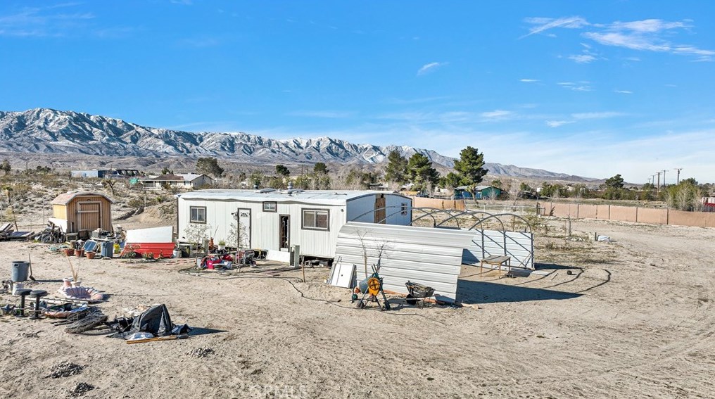 9179 Fairlane Rd, Lucerne Valley CA  92356-7832 exterior