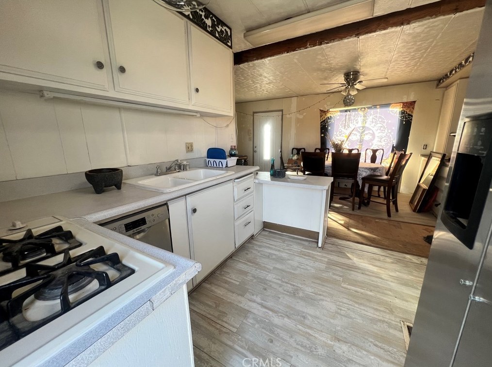 9179 Fairlane Rd, Lucerne Valley CA  92356-7832 exterior