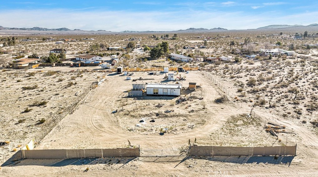 9179 Fairlane Rd, Lucerne Valley CA  92356-7832 exterior