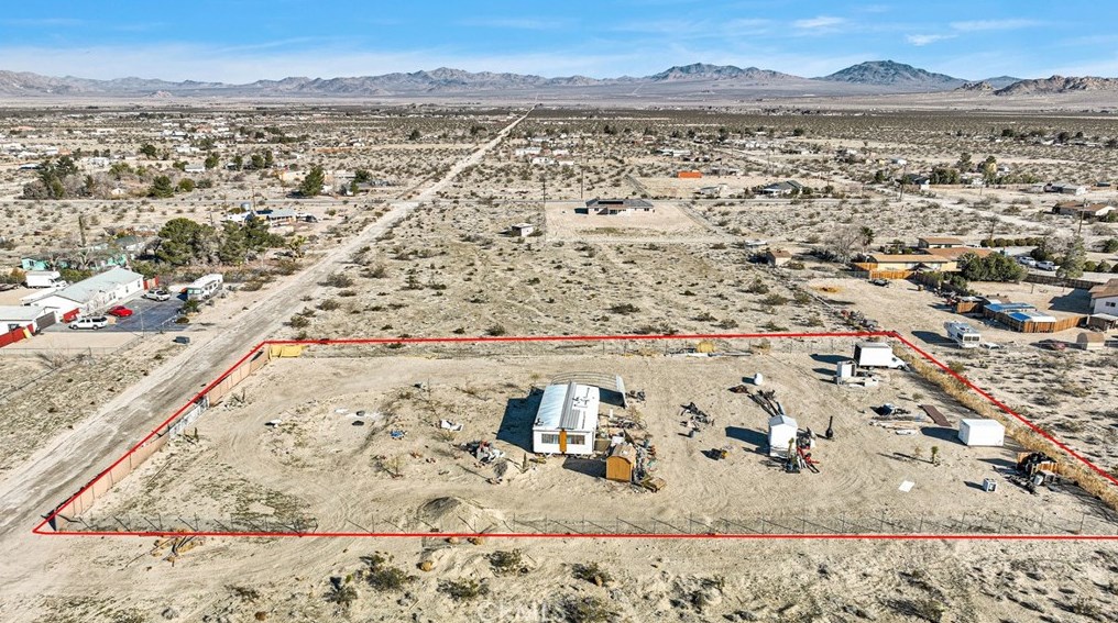 9179 Fairlane Rd, Lucerne Valley CA  92356-7832 exterior