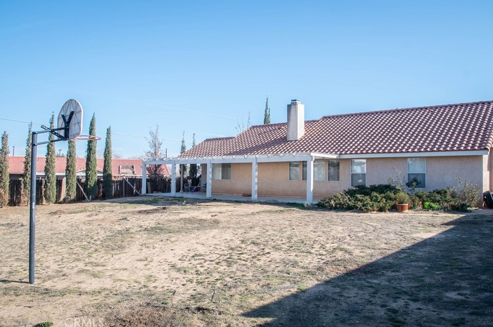 20682 Pahute Rd, Apple Valley CA  92308-6938 exterior