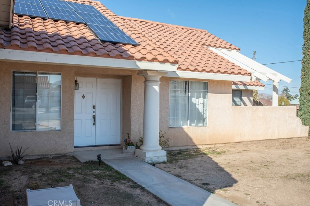 20682 Pahute Rd, Apple Valley, CA 92308-6841