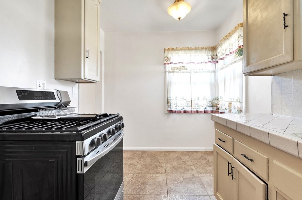 665 Hendrix Ave, Claremont CA  91711-5443 exterior