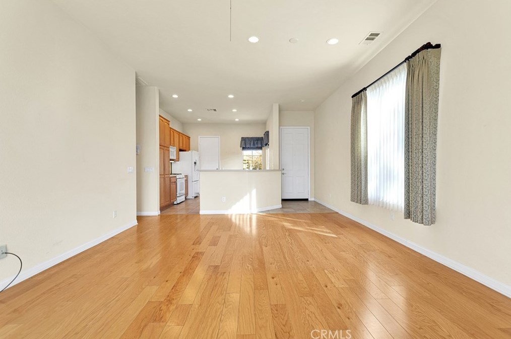 19559 Valley Ct, Apple Valley, CA 92308-3304