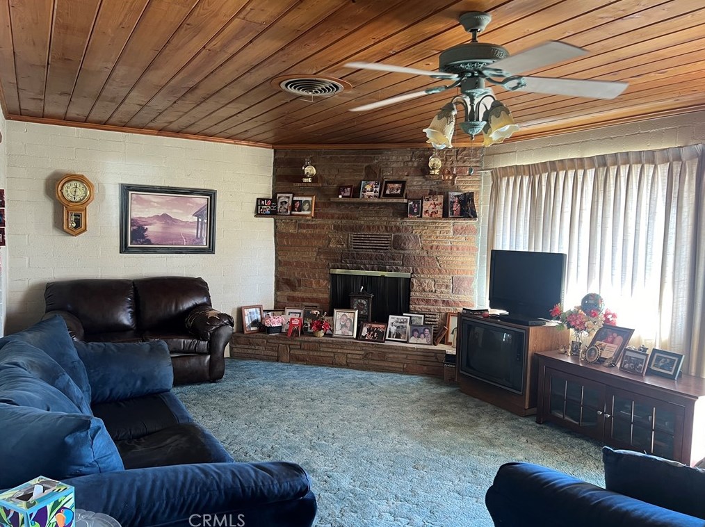 21798 Standing Rock Ave, Apple Valley, CA 92307-4044