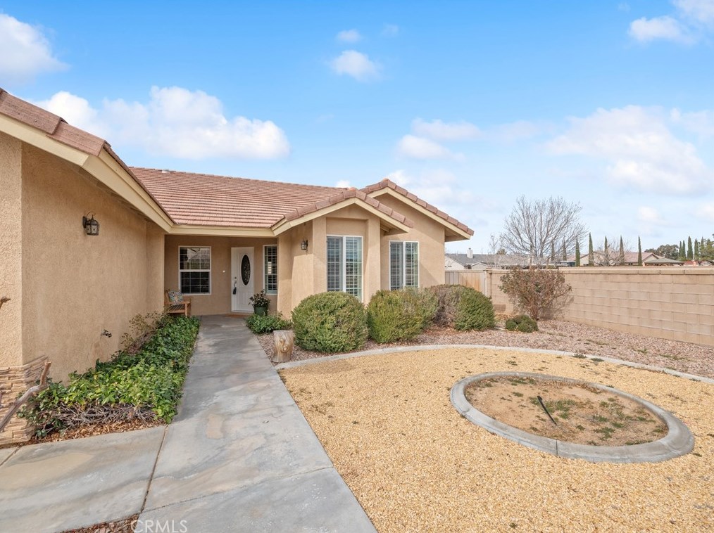 12526 Sarsi Pl, Apple Valley, CA 92308-6898
