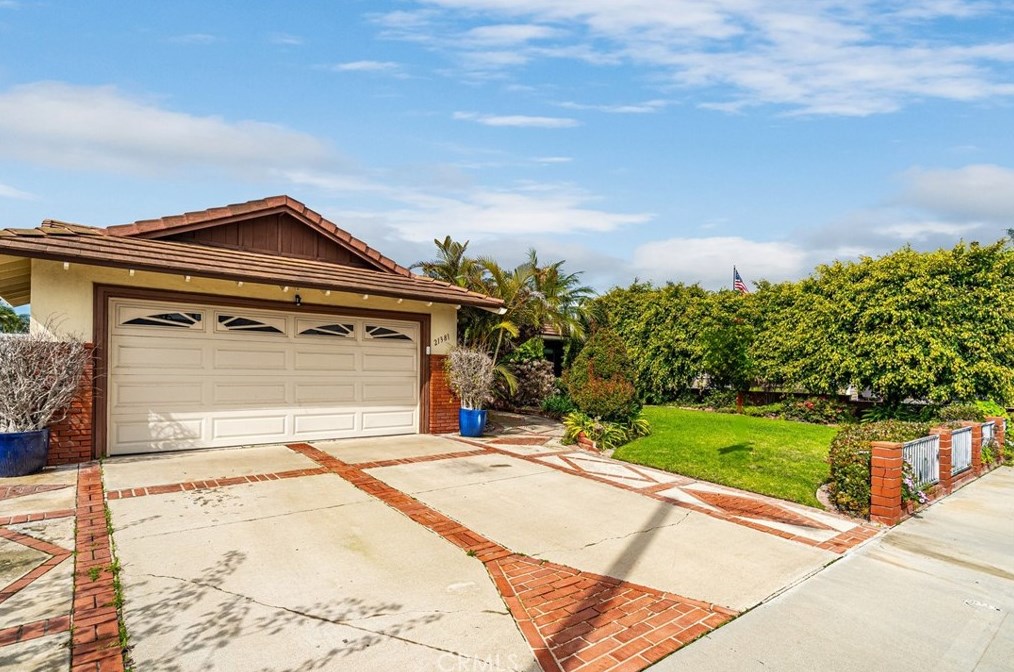 21381 Seaforth Ln, Huntington Beach, CA 92646