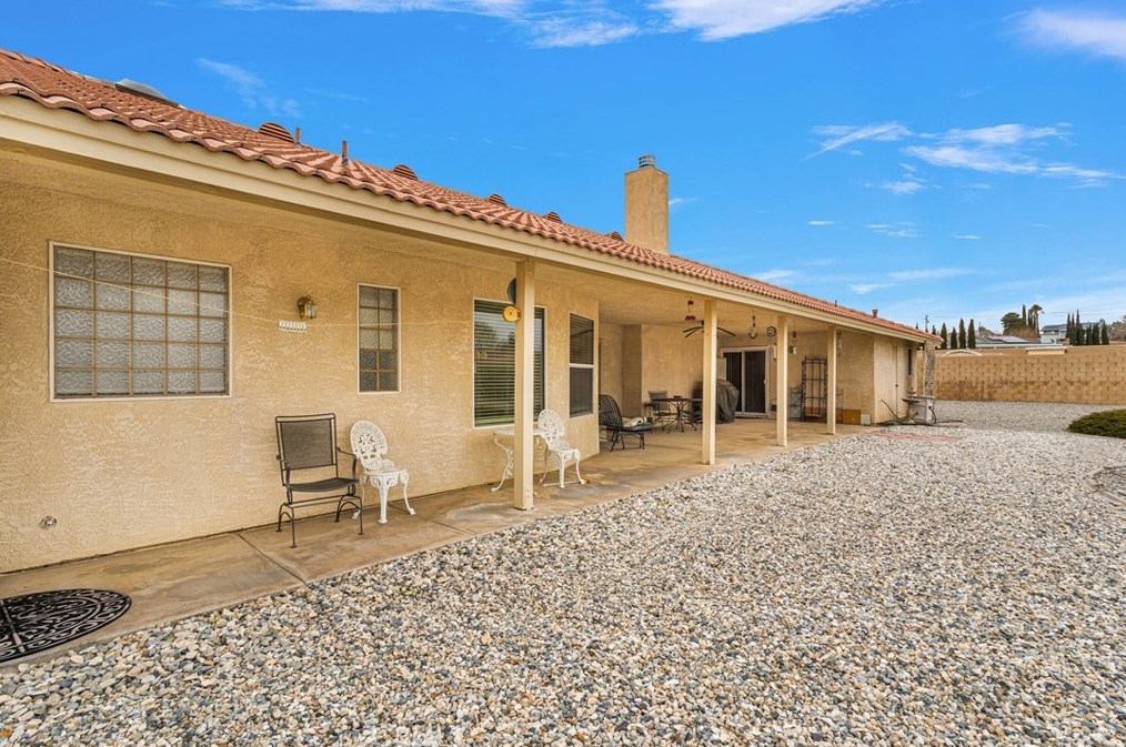 19881 Eyota Rd, Apple Valley CA  92308-4560 exterior