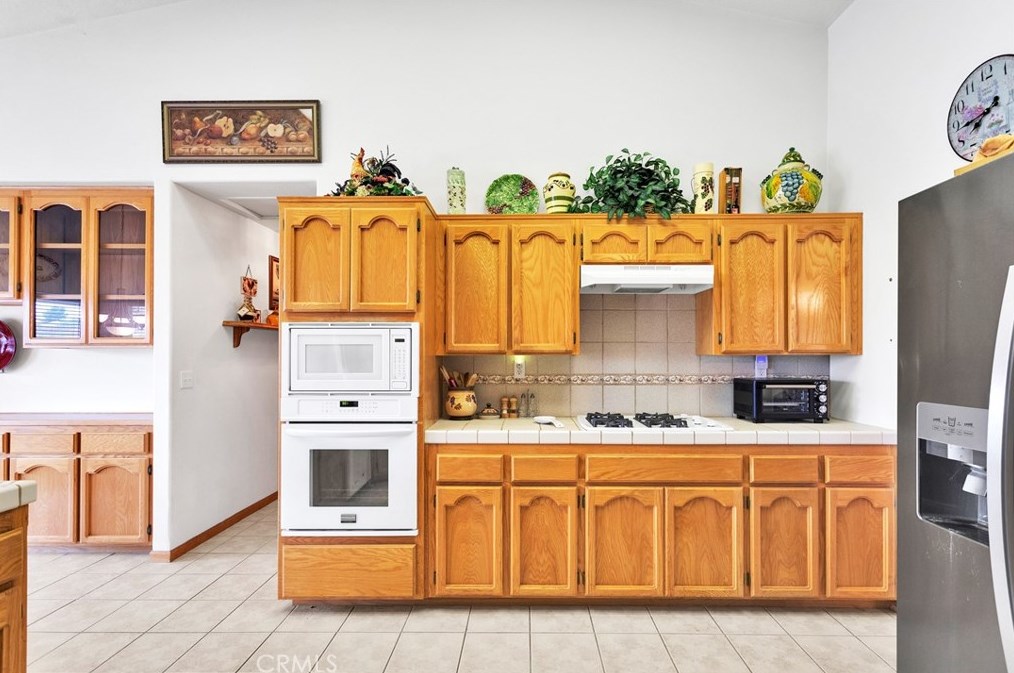 19881 Eyota Rd, Apple Valley CA  92308-4560 exterior