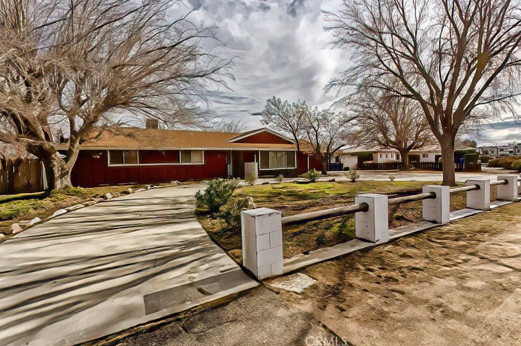 14025 Jicarilla Rd, Apple Valley, CA 92307-5809