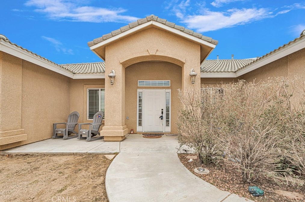 7335 Solano Rd, Phelan, CA 92371-4052
