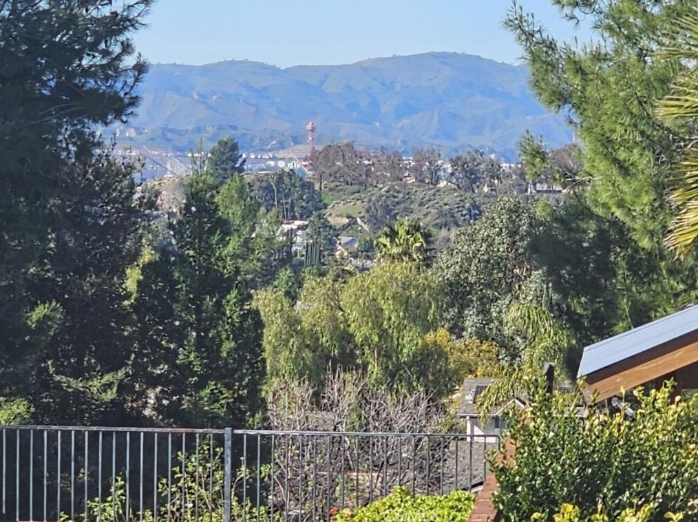28005 Carnegie Ave, Santa Clarita, CA 91350-3636