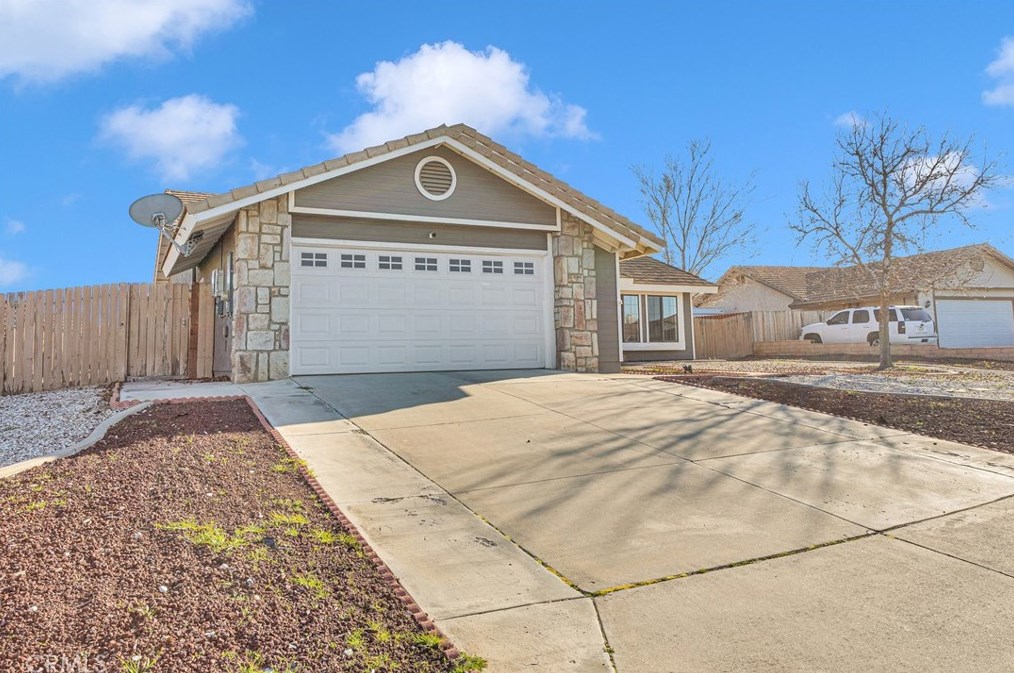 13673 Fuente Ln, Hesperia, CA 92344