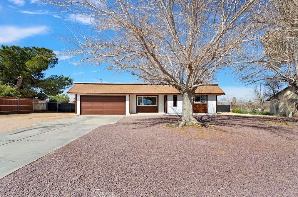 13196 El Rio Rd, Victorville, CA 92392-8676
