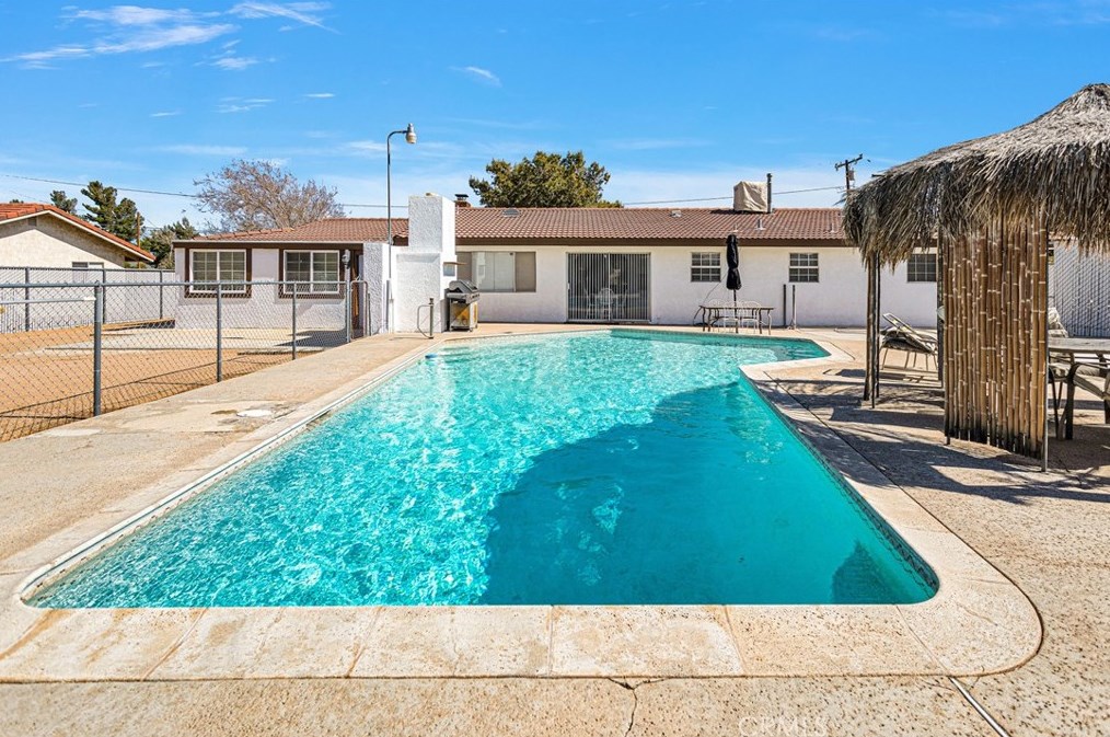 8908 Grapefruit Ave, Hesperia, CA 92345-6514