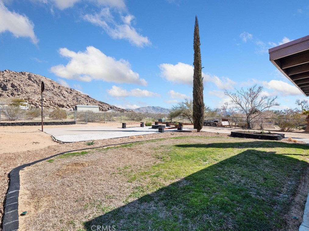 16975 Ouray Rd, Apple Valley CA  92307-1118 exterior