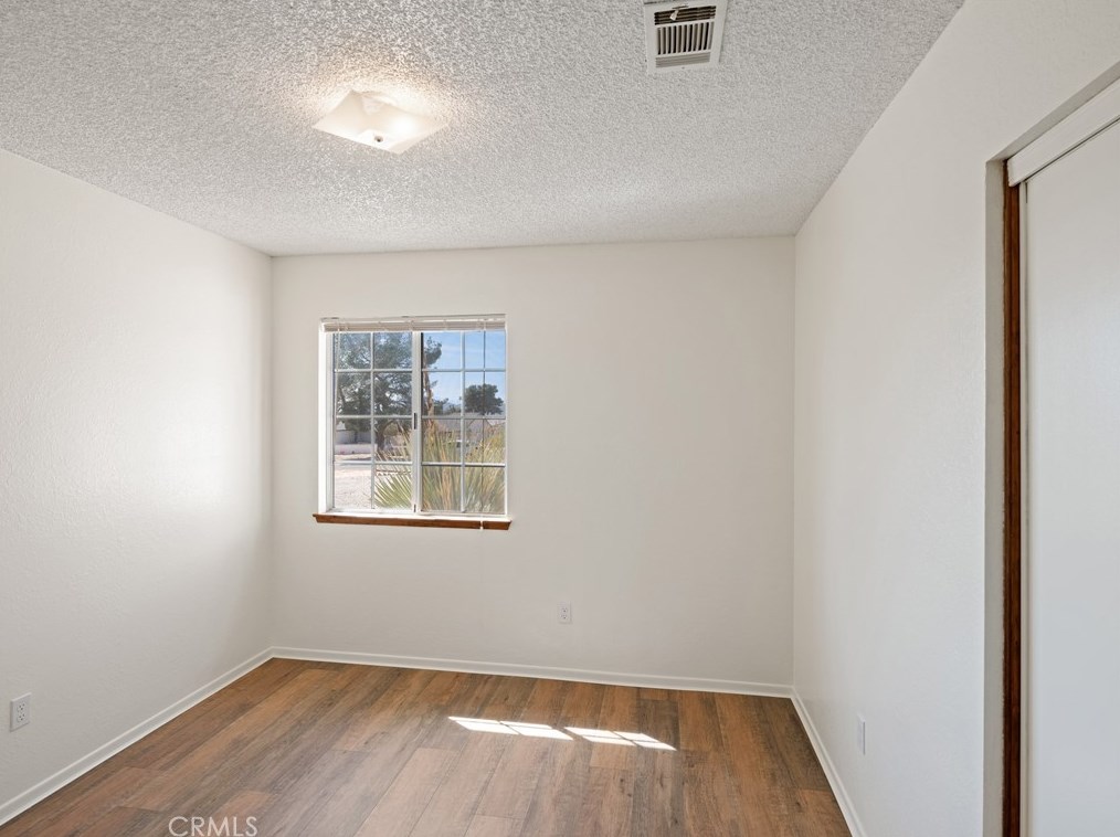 16975 Ouray Rd, Apple Valley CA  92307-1118 exterior