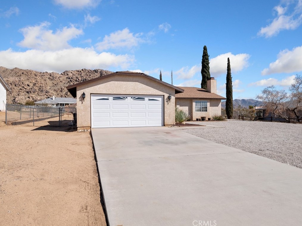 16975 Ouray Rd, Apple Valley CA  92307-1118 exterior