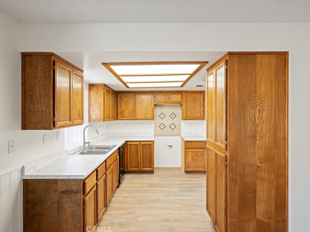 16975 Ouray Rd, Apple Valley CA  92307-1118 exterior