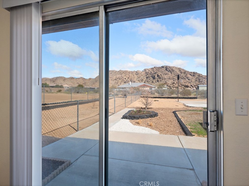 16975 Ouray Rd, Apple Valley CA  92307-1118 exterior