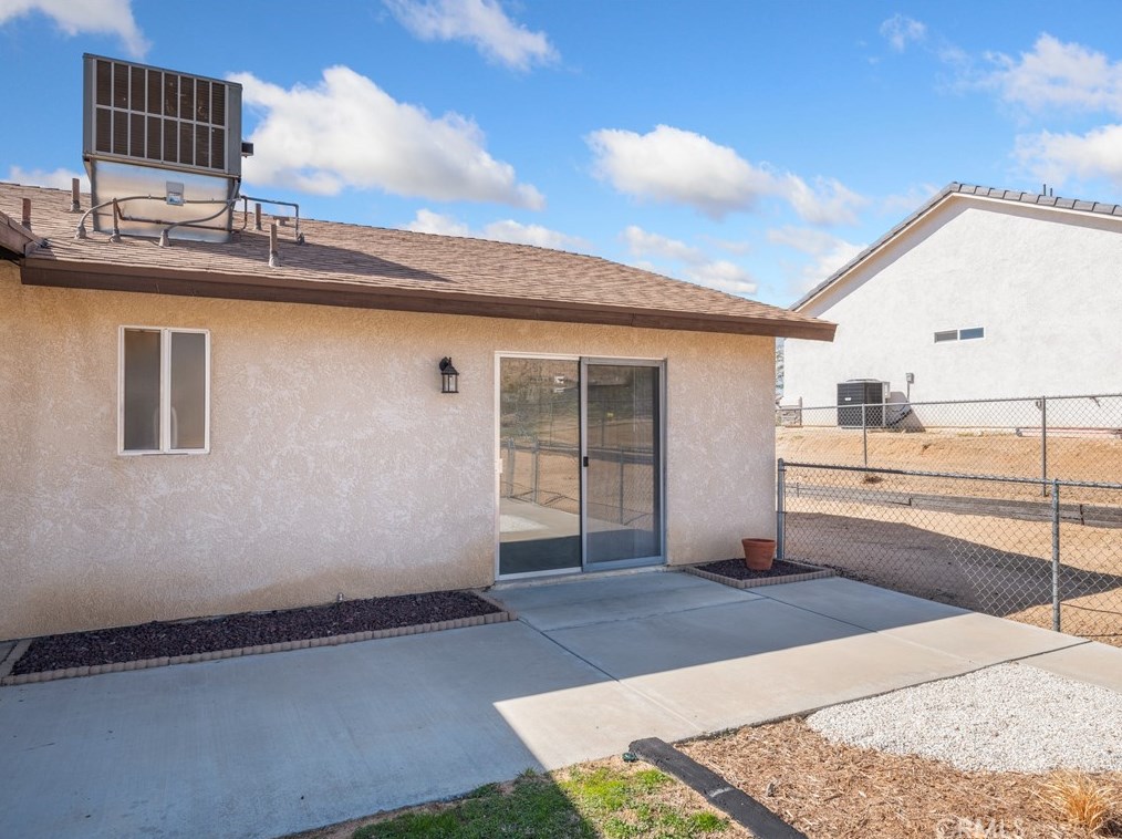 16975 Ouray Rd, Apple Valley CA  92307-1118 exterior