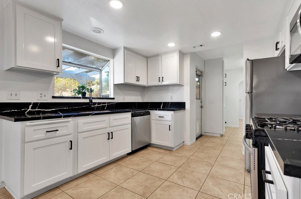 7365 Chase Ave, Hesperia CA  92345-5735 exterior