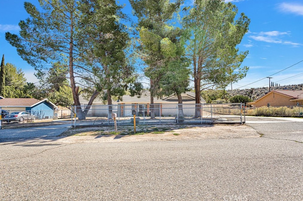 7365 Chase Ave, Hesperia CA  92345-5735 exterior