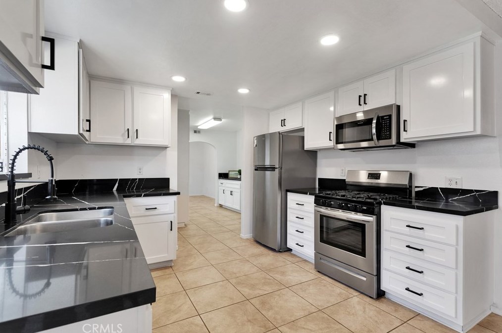 7365 Chase Ave, Hesperia CA  92345-5735 exterior