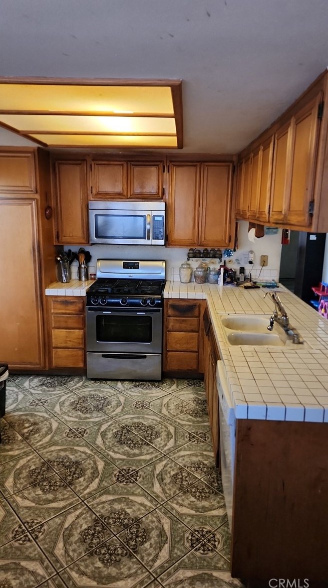 13048 San Carlos Ct, Victorville, CA 92392-6602