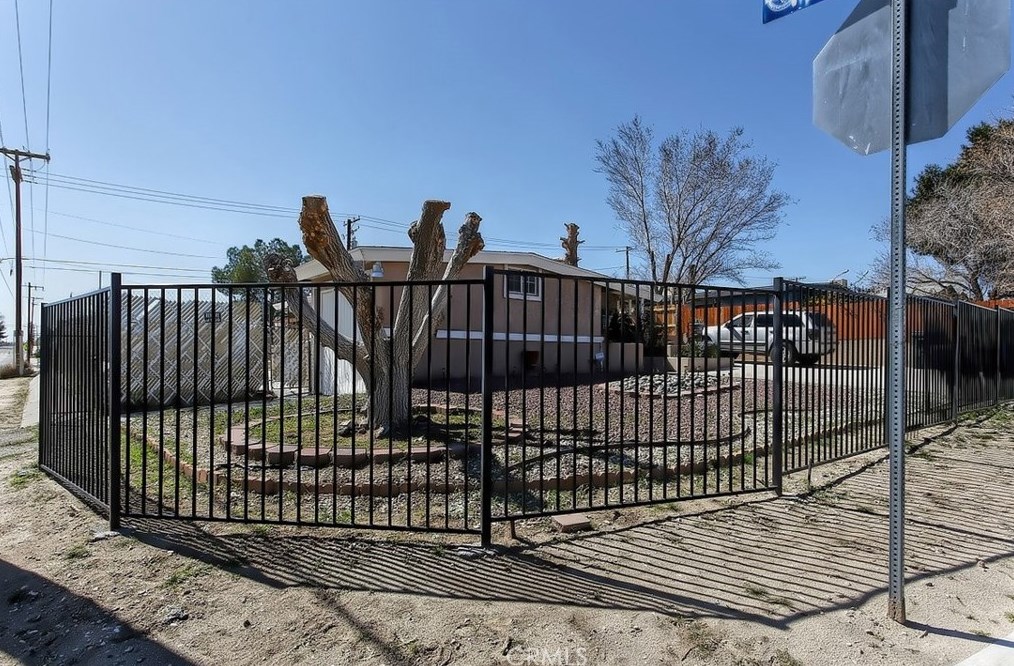 16691 Lacy St, Victorville, CA 92395-3903