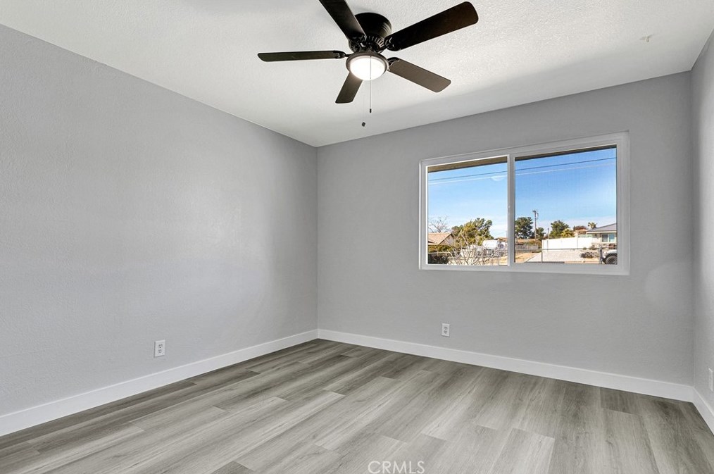19135 Seneca Rd, Apple Valley CA  92307-5338 exterior