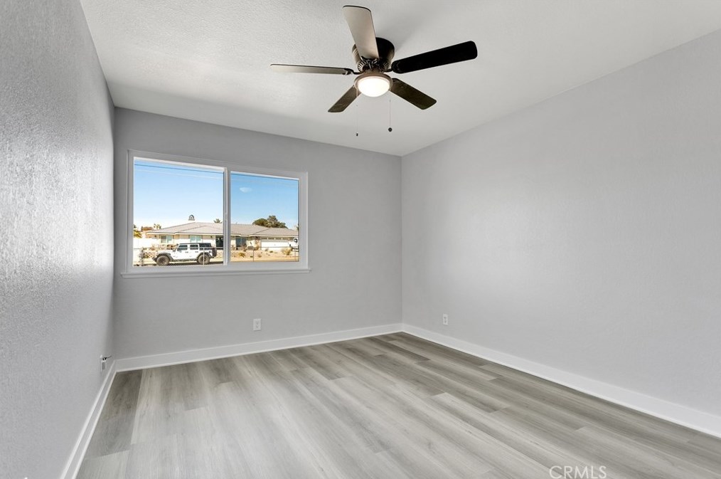 19135 Seneca Rd, Apple Valley CA  92307-5338 exterior