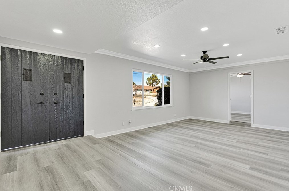 19135 Seneca Rd, Apple Valley CA  92307-5338 exterior