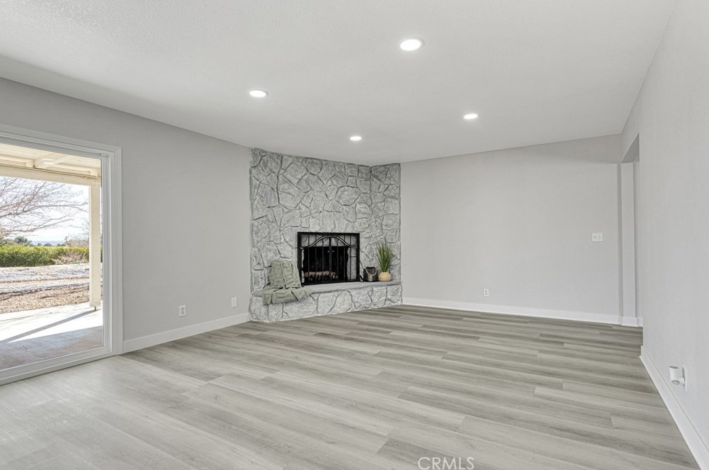 19135 Seneca Rd, Apple Valley CA  92307-5338 exterior