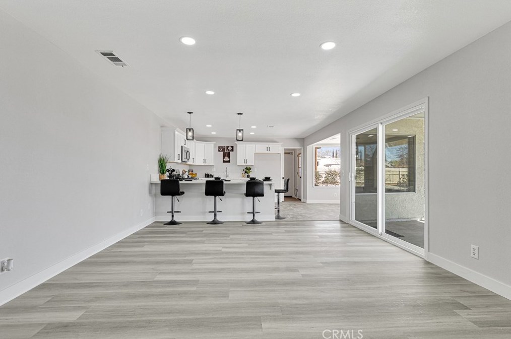 19135 Seneca Rd, Apple Valley CA  92307-5338 exterior