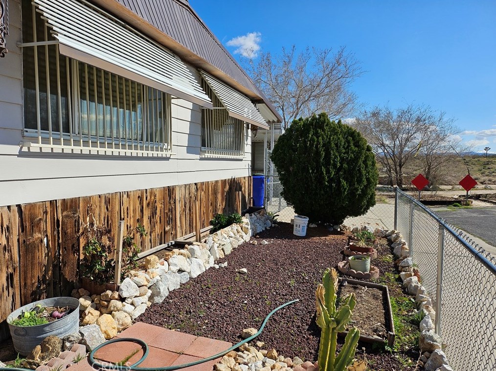 13621 Bel Air Dr, Victorville, CA 92395-5307