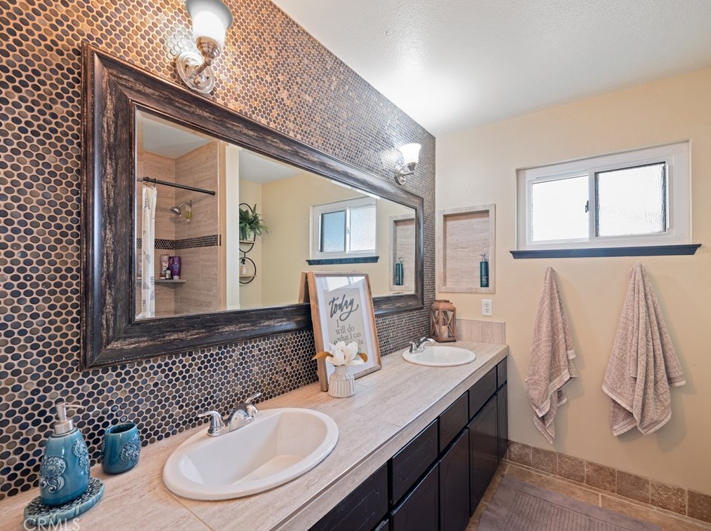 19195 Symeron Rd, Apple Valley CA  92307-4706 exterior