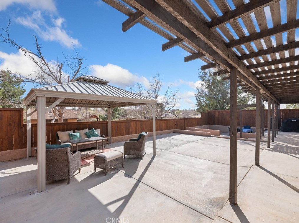 19195 Symeron Rd, Apple Valley CA  92307-4706 exterior