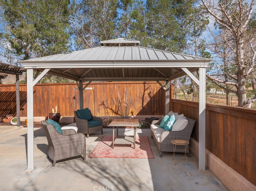 19195 Symeron Rd, Apple Valley CA  92307-4706 exterior